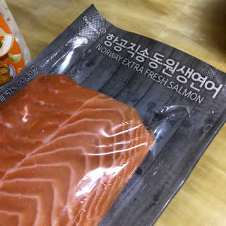 동원산업 항공직송 동원생연어_400g — 5점을 준 리뷰어가 2020년 4월 올린 사용 사진