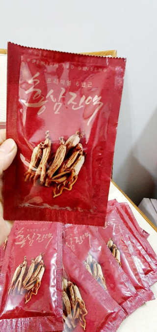 서울약사신협_프리미엄 6년근 홍삼진액_70mlx30포 — 5점을 준 리뷰어가 2020년 6월 올린 사용 사진