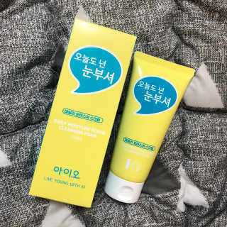 IO 아이오 오늘도 넌 눈부셔 - 데일리 스크럽 클렌징폼 — 4점을 준 리뷰어가 2020년 10월 올린 사용 사진