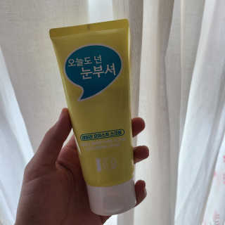 IO 아이오 오늘도 넌 눈부셔 - 데일리 스크럽 클렌징폼 — 5점을 준 리뷰어가 2020년 12월 올린 사용 사진