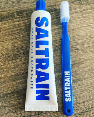 솔트레인 SALTRAIN 그레이 솔트 덴탈 케어 세트 — 5점을 준 리뷰어가 2020년 11월 올린 사용 사진