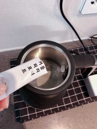 무디메이드 MUDI 커피포트 클리너 2세트 — 5점을 준 리뷰어가 2020년 6월 올린 사용 사진