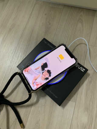 세비즈 원형패드형무선충전기 FC900 — 4.5점을 준 리뷰어가 2020년 4월 올린 사용 사진