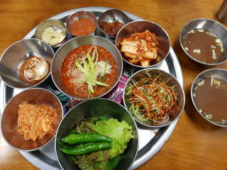 [동네맛집족발] 4개 족발 중 택1 — 5점을 준 리뷰어가 2020년 7월 올린 사용 사진