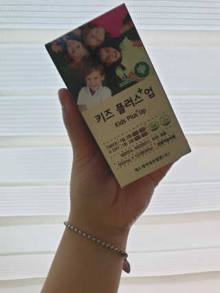 비타맘 키즈플러스업 성장기 어린이 멀티비타민미네랄 120정 — 5점을 준 리뷰어가 2020년 5월 올린 사용 사진