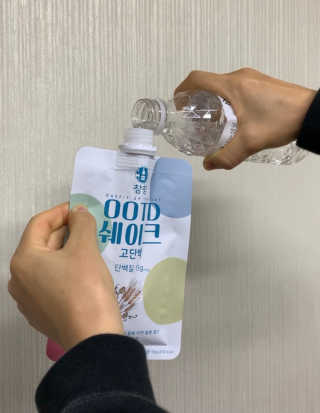 [꾸콤] 참참 OOTD쉐이크 고단백 일주일세트 50g x 5 — 4점을 준 리뷰어가 2020년 11월 올린 사용 사진