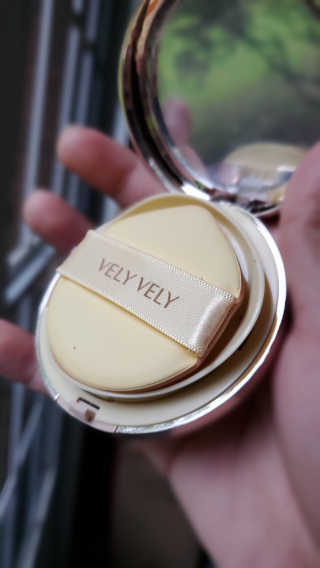 VELY VELY 아우라 허니 글로우 쿠션 — 5점을 준 리뷰어가 2020년 4월 올린 사용 사진