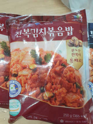 바다는다웰빙이다 전복해물볶음밥/전복김치볶음밥 250g-4봉지 — 5점을 준 리뷰어가 2020년 9월 올린 사용 사진