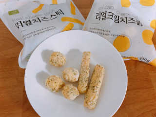 가치식탁 리얼치즈스틱, 리얼크림치즈볼 — 5점을 준 리뷰어가 2020년 10월 올린 사용 사진