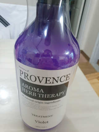 프로방스 바이올렛 퍼퓸 트리트먼트 1000ml 업그레이드 — 5점을 준 리뷰어가 2020년 8월 올린 사용 사진