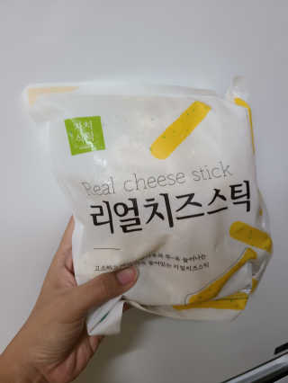 가치식탁 리얼치즈스틱, 리얼크림치즈볼 — 4점을 준 리뷰어가 2020년 8월 올린 사용 사진
