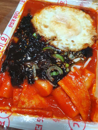 죠스떡볶이 [죠스푸드] 짜빠떡볶이+떡또그+범벅만두 신메뉴 3종 — 3점을 준 리뷰어가 2020년 5월 올린 사용 사진