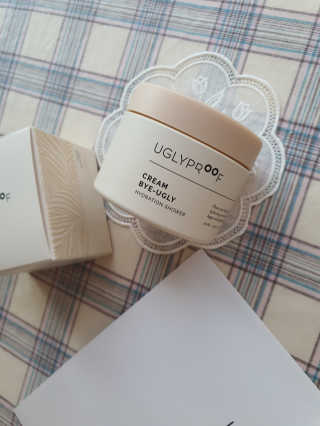 어글리프루프 크림 바이어글리 하이드레이션 샤워 50ml — 5점을 준 리뷰어가 2020년 12월 올린 사용 사진