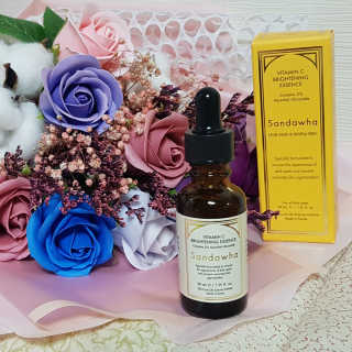 [스킨큐어] 산다화 비타민C 화이트닝 에센스 30ml — 5점을 준 리뷰어가 2020년 4월 올린 사용 사진