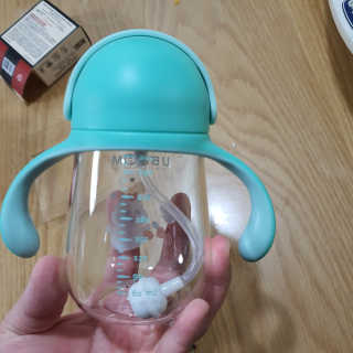 유비맘 트라이탄 코니빨대컵_컬러 랜덤 발송 — 5점을 준 리뷰어가 2020년 11월 올린 사용 사진