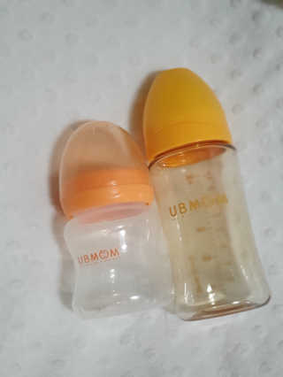 유비맘 PPSU 젖병 노꼭지_260ml_컬러 랜덤 발송 — 4점을 준 리뷰어가 2020년 10월 올린 사용 사진