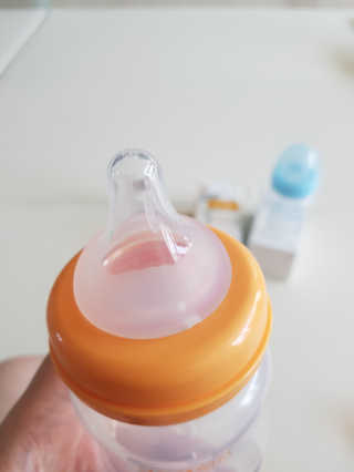 유비맘 신생아젖병 120ml 트리플팩_ 젖꼭지 포함 — 5점을 준 리뷰어가 2020년 8월 올린 사용 사진