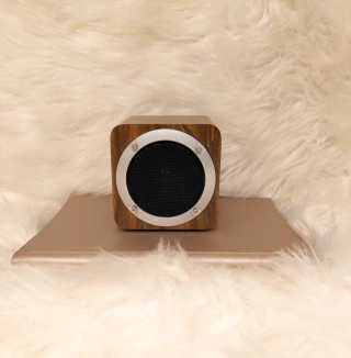 SEVIZ MINI10W 레트로 블루투스 스피커 — 5점을 준 리뷰어가 2020년 9월 올린 사용 사진