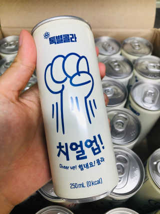 일화 No 슈가0Kcal 스테비아 톡별콜라 콤보팩 250mlX30 캔 — 4.5점을 준 리뷰어가 2020년 7월 올린 사용 사진