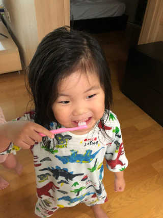 [생활공작소X굴리굴리] 어린이 칫솔 12개입+어린이치약 — 5점을 준 리뷰어가 2020년 9월 올린 사용 사진