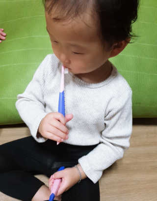 대웅제약 [덴티가드랩] 3-6세 엔젤 아기 칫솔, 치약 패키지 — 5점을 준 리뷰어가 2020년 10월 올린 사용 사진