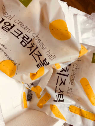 가치식탁 리얼치즈스틱, 리얼크림치즈볼 — 5점을 준 리뷰어가 2020년 8월 올린 사용 사진