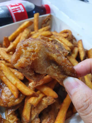 네네치킨 소이크런치윙봉 — 5점을 준 리뷰어가 2020년 4월 올린 사용 사진