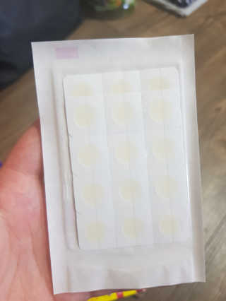 엘라밴드 하이드로 도트 스팟패치 12mm, 10mm — 5점을 준 리뷰어가 2020년 8월 올린 사용 사진