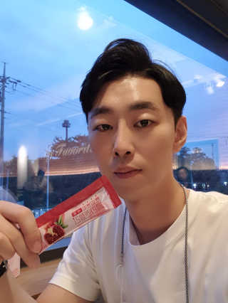 헬스업_쁘띠쁘띠석류콜라겐젤리_20g x 14포 — 5점을 준 리뷰어가 2020년 10월 올린 사용 사진
