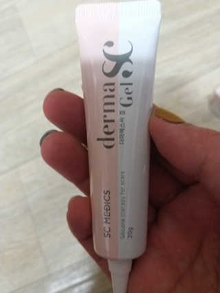 derma SC-Gel 더마에스씨 겔 20g — 5점을 준 리뷰어가 2020년 4월 올린 사용 사진