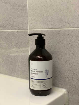 달리프 베러 퍼퓸 샴푸 1000ml 레이니데이 or 일랑로즈 — 5점을 준 리뷰어가 2020년 4월 올린 사용 사진