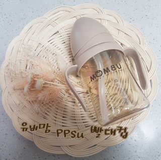 유비맘 샘방지 PPSU 빨대컵_컬러 랜덤 발송 — 4점을 준 리뷰어가 2020년 8월 올린 사용 사진