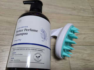 달리프 베러 퍼퓸 샴푸 1000ml 레이니데이 or 일랑로즈 — 5점을 준 리뷰어가 2020년 4월 올린 사용 사진