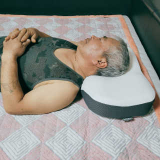 바딕 커스타드 메모리폼 경추 베개 — 5점을 준 리뷰어가 2020년 12월 올린 사용 사진