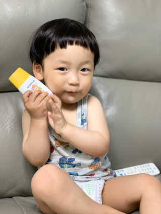 아토팜 야외놀이 선밀크 SPF50+ PA+++ — 5점을 준 리뷰어가 2020년 5월 올린 사용 사진