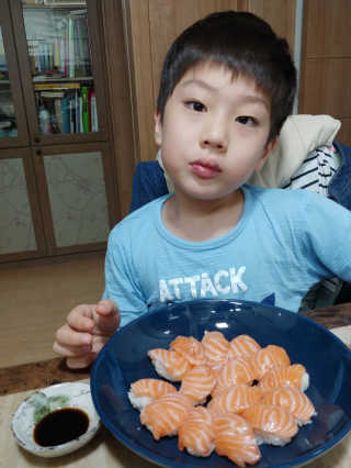 동원산업 항공직송 동원생연어_400g — 5점을 준 리뷰어가 2020년 5월 올린 사용 사진