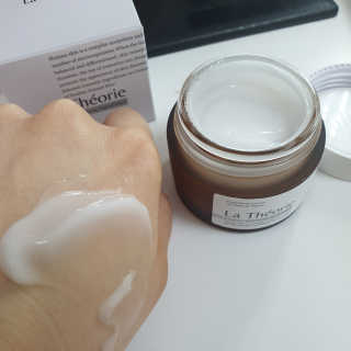 La Theorie Hydrating Ingredients | 하이드레이팅 인그레이디언츠 — 4점을 준 리뷰어가 2020년 5월 올린 사용 사진