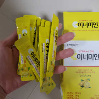 이너미인 VITAMIN-C 700 — 5점을 준 리뷰어가 2020년 8월 올린 사용 사진
