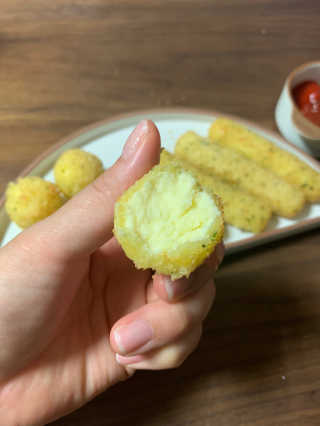 가치식탁 리얼치즈스틱, 리얼크림치즈볼 — 5점을 준 리뷰어가 2020년 8월 올린 사용 사진