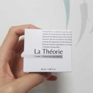 La Theorie Hydrating Ingredients | 하이드레이팅 인그레이디언츠 — 5점을 준 리뷰어가 2020년 4월 올린 사용 사진
