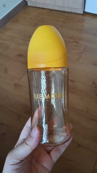 유비맘 PPSU 젖병 노꼭지_260ml_컬러 랜덤 발송 — 5점을 준 리뷰어가 2020년 7월 올린 사용 사진