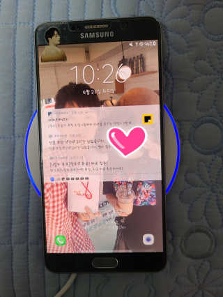 세비즈 원형패드형무선충전기 FC900 — 5점을 준 리뷰어가 2020년 4월 올린 사용 사진