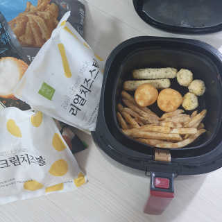 가치식탁 리얼치즈스틱, 리얼크림치즈볼 — 4점을 준 리뷰어가 2020년 5월 올린 사용 사진