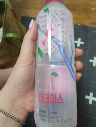 아쿠아스 플레이버워터 [아쿠아스] 제로칼로리 플레이버워터 복숭아/청포도 1BOX 20개입 — 5점을 준 리뷰어가 2020년 6월 올린 사용 사진