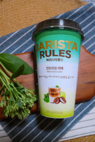 바리스타룰스 민트라임 라떼 — 5점을 준 리뷰어가 2020년 8월 올린 사용 사진
