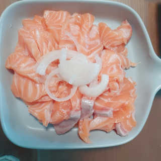 동원산업 항공직송 동원생연어_400g — 3점을 준 리뷰어가 2020년 5월 올린 사용 사진
