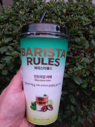 바리스타룰스 민트라임 라떼 — 5점을 준 리뷰어가 2020년 7월 올린 사용 사진