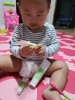 메디덴코 투투스 키즈 어린이 치약 — 5점을 준 리뷰어가 2020년 4월 올린 사용 사진