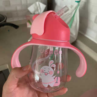 유비맘 트라이탄 코니빨대컵_컬러 랜덤 발송 — 3점을 준 리뷰어가 2020년 11월 올린 사용 사진