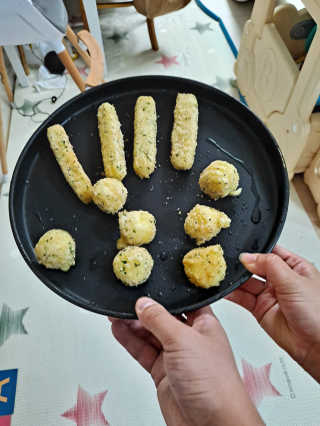가치식탁 리얼치즈스틱, 리얼크림치즈볼 — 5점을 준 리뷰어가 2020년 8월 올린 사용 사진